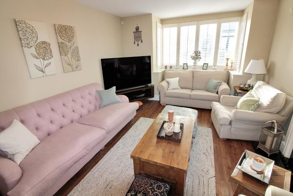 Property photo 2 of 17 Lounge