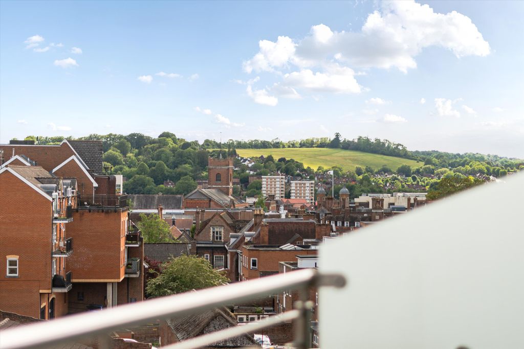 3 bed flat for saleTrinity Gate, Epsom Road, Guildford, Surrey GU1 photo 4