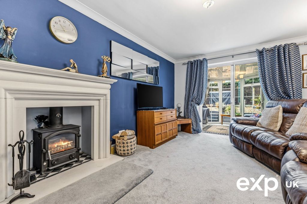 Property photo 2 of 33