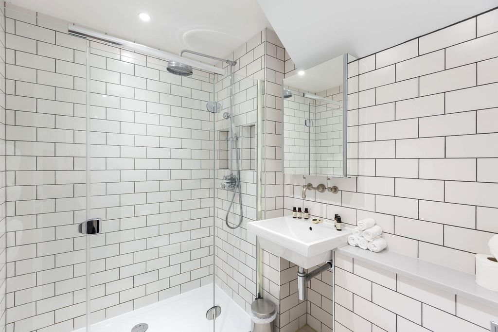 Property photo 3 of 15 Bathroom
