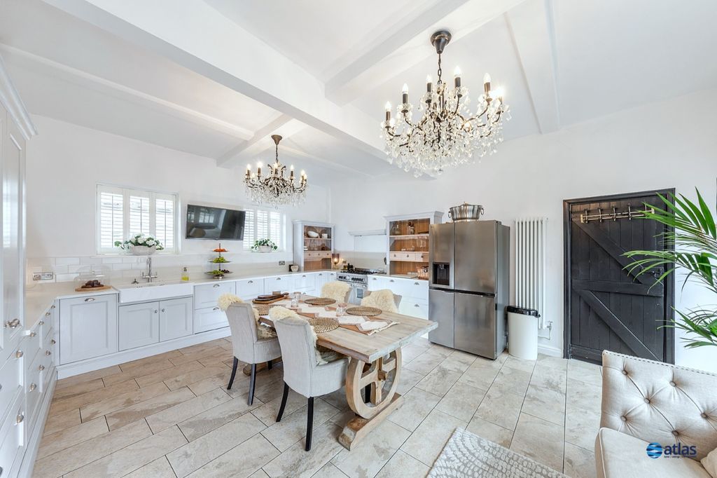 Property photo 3 of 26 Kitchen/Diner