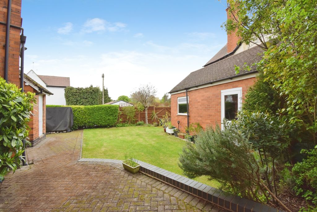 Additional image 33 of 4 bed semi-detached house for saleHolmfield Road, Leicester LE2
