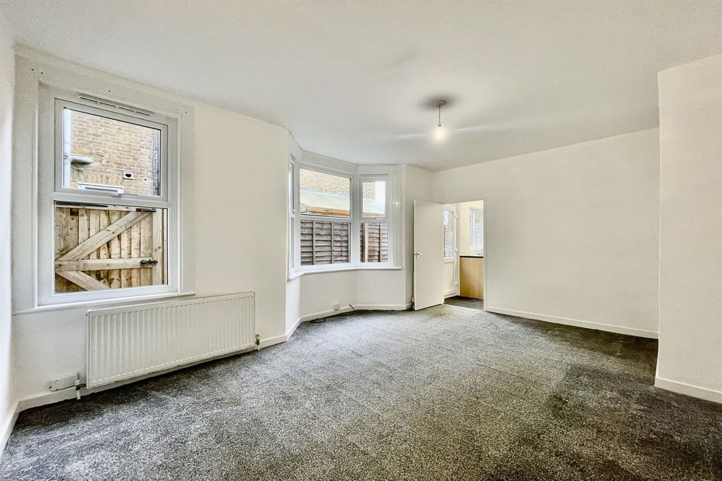 Property photo 1 of 6 (Main)
