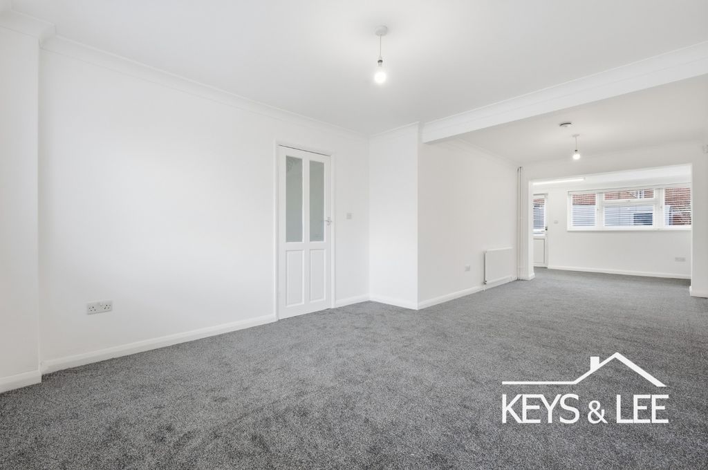 Property photo 2 of 12 4808982