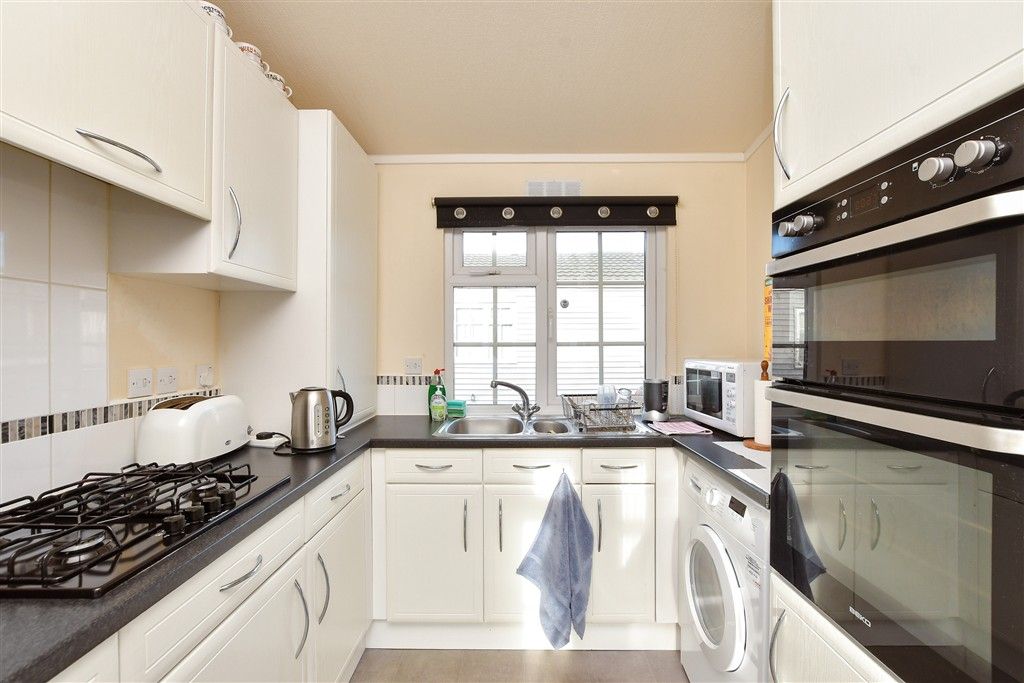 Property photo 3 of 9 Kitchen
