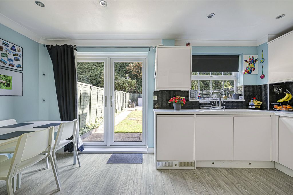 Property photo 3 of 28 Kitchen/Dining