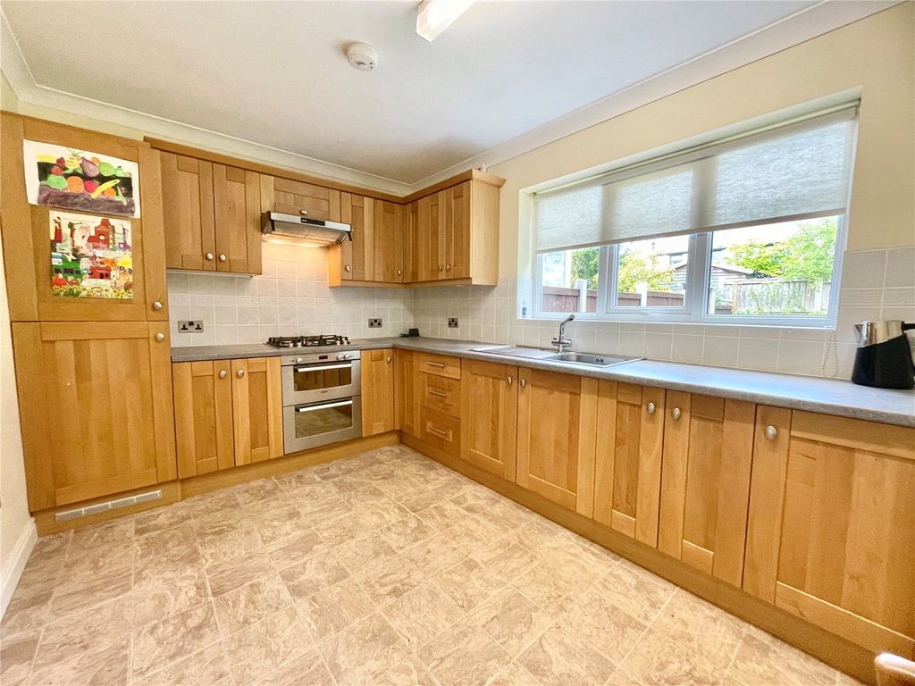 Property photo 2 of 18 Dining Kitchen