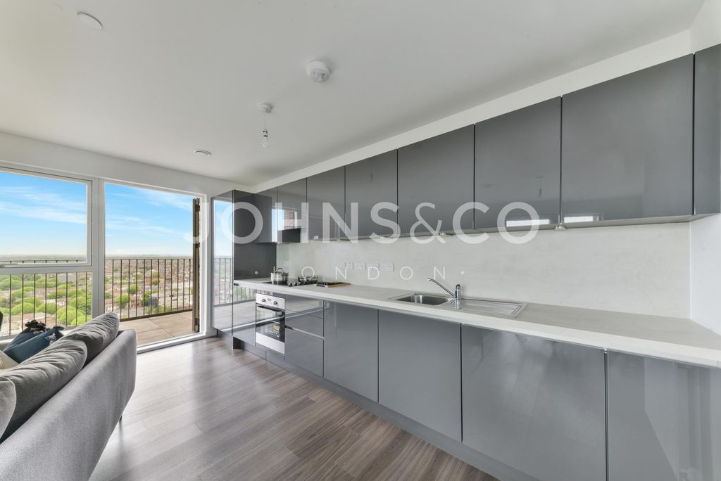 Property photo 2 of 12