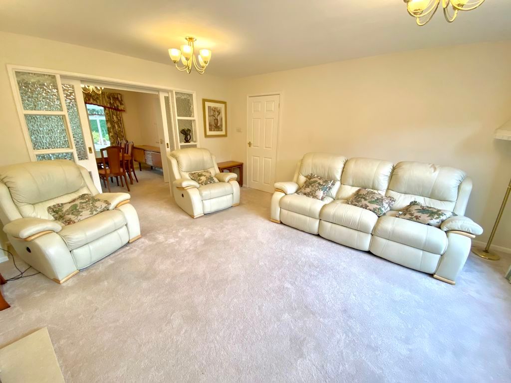 Property photo 3 of 41 Lounge