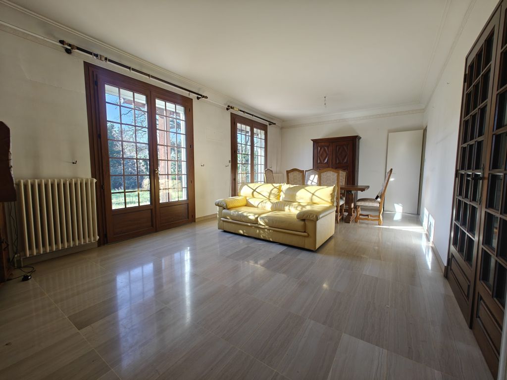 Property photo 2 of 23