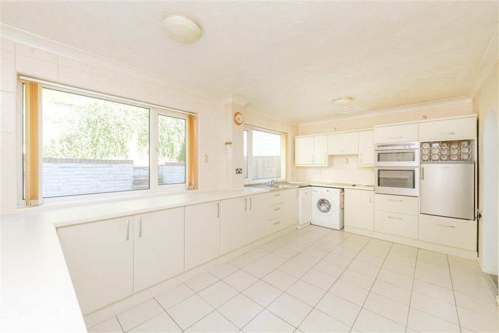 Property photo 3 of 7 Kitchen