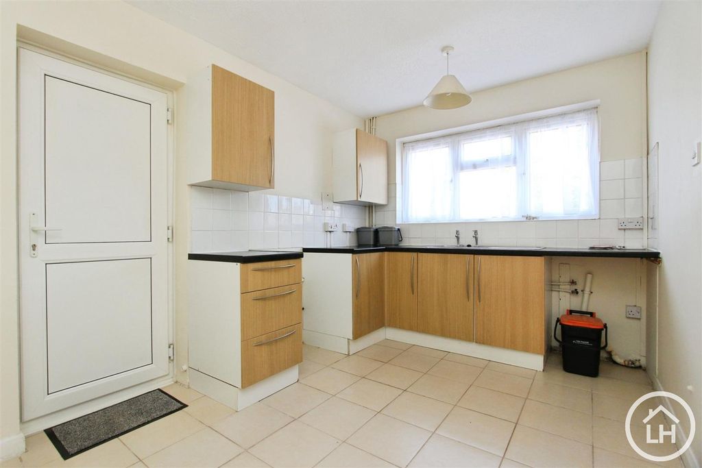 Property photo 3 of 10 Kitchen / Diner