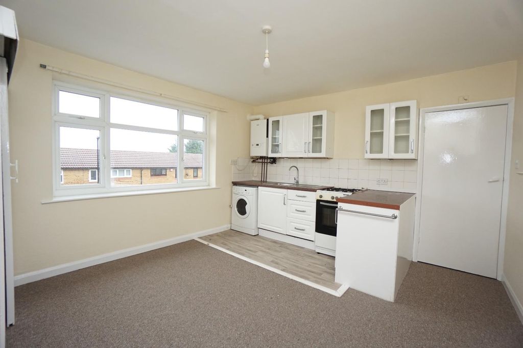 Property photo 2 of 8 Kitchen