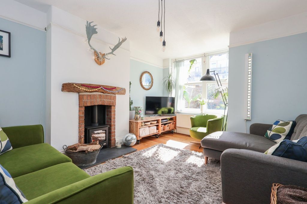 Property photo 3 of 35 Living Room