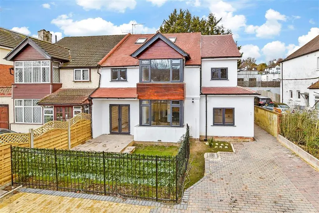 Property photo 1 of 11
