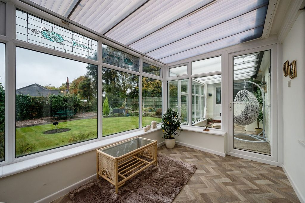 Property photo 3 of 21 Conservatory