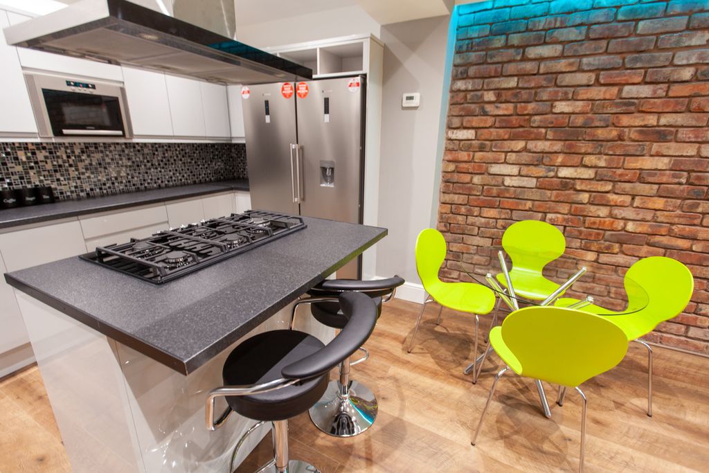 Property photo 3 of 10 1-03