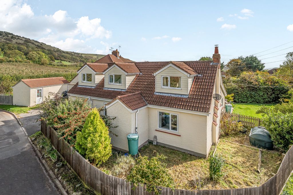 Property photo 2 of 31