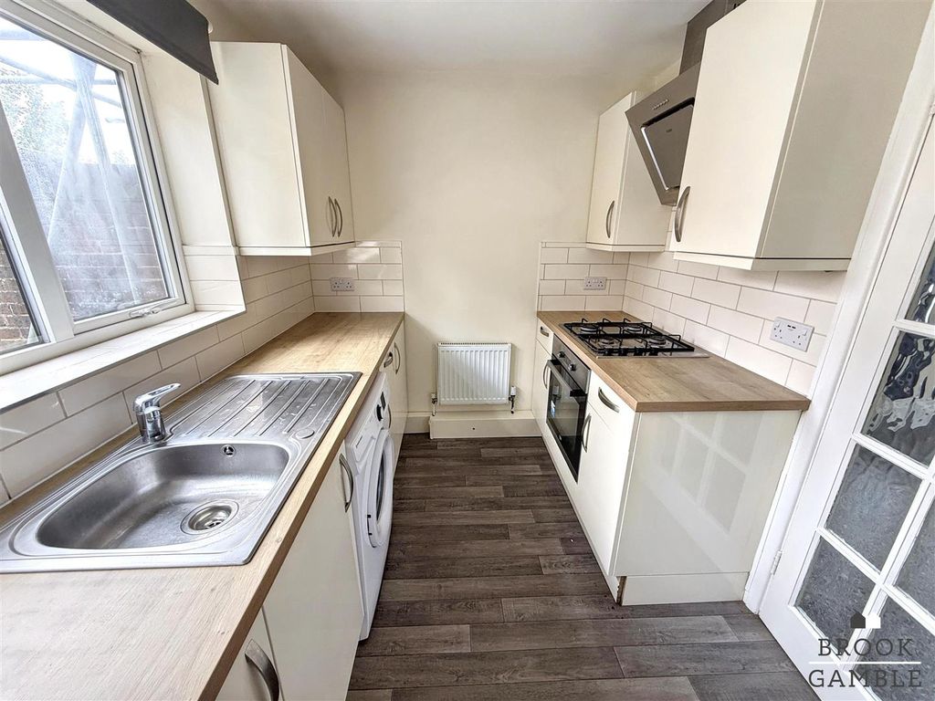 Property photo 2 of 11 01323 438506