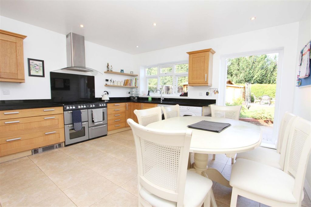 Property photo 3 of 18 Kitchen 3.Jpg