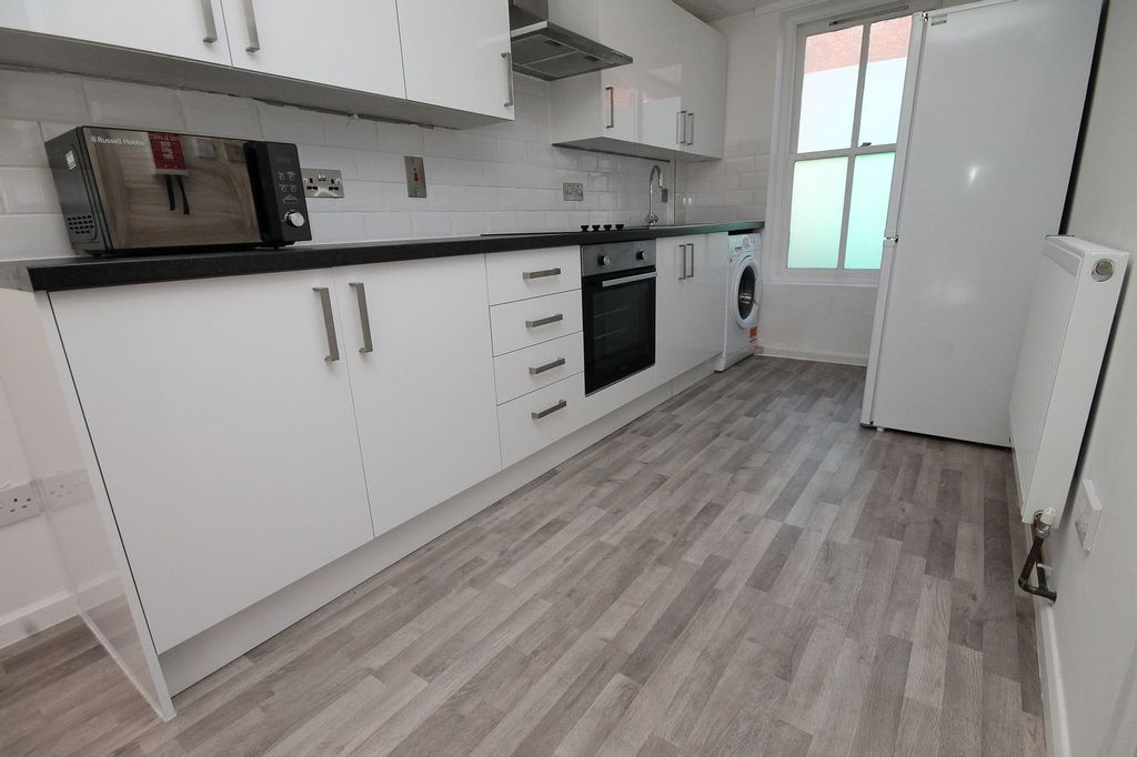 Property photo 3 of 4 Kitchen