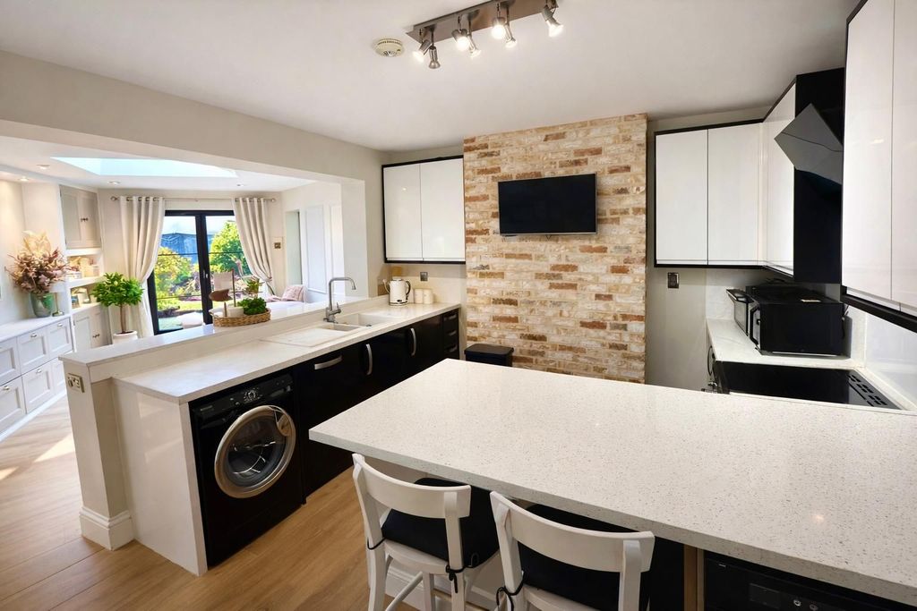 Property photo 3 of 25