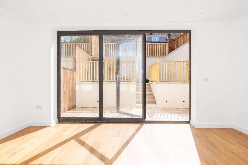 Property photo 3 of 33 Char5588.Jpg