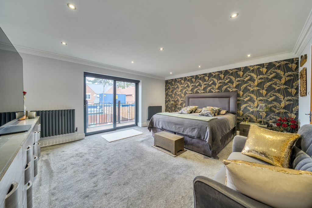 Additional image 26 of 6 bed detached house for saleNewlands Drive, Maidenhead SL6