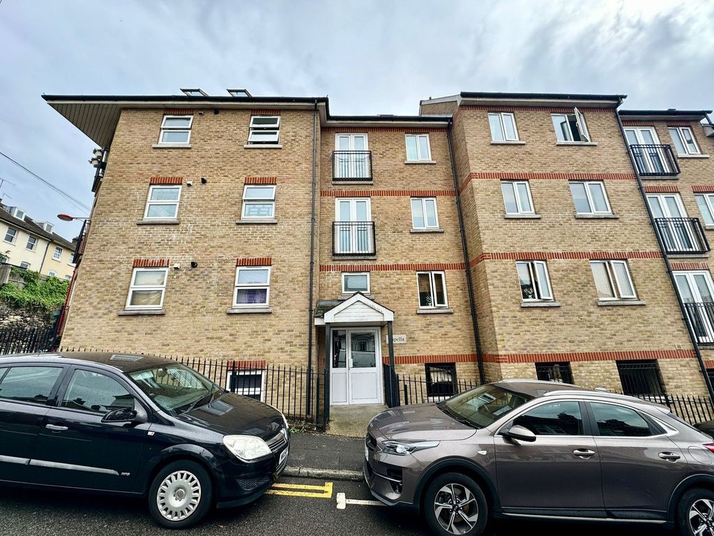 Property photo 1 of 11