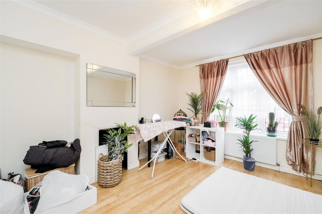 Property photo 2 of 21