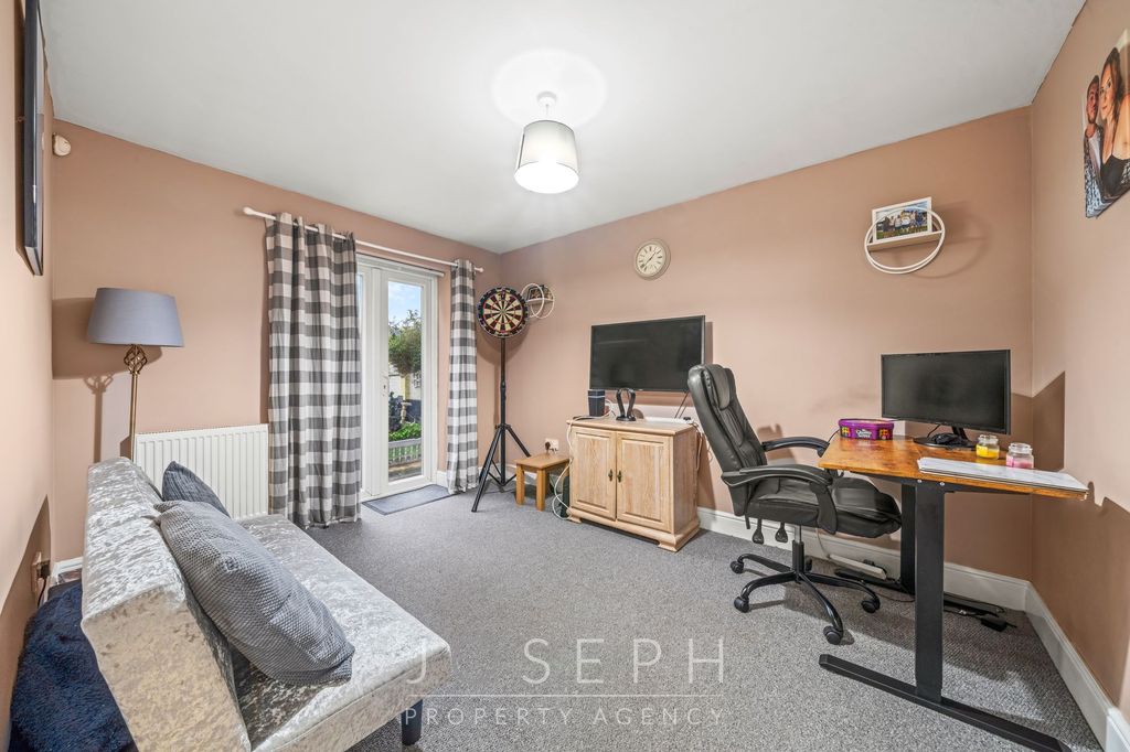 Property photo 2 of 6