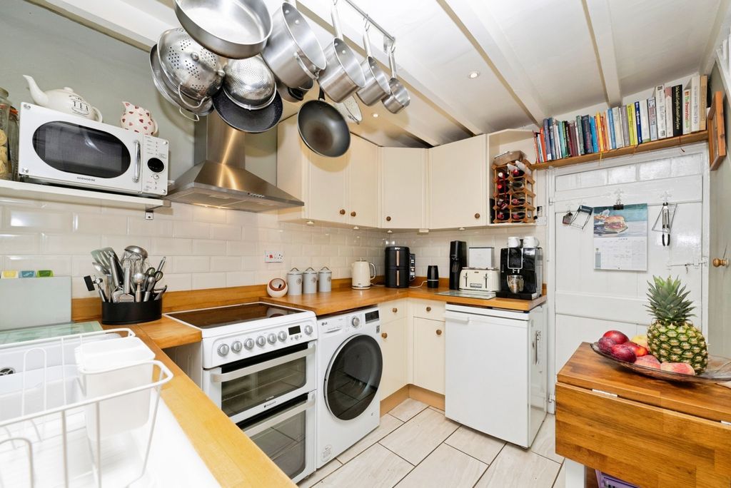 Property photo 2 of 17 Kitchen