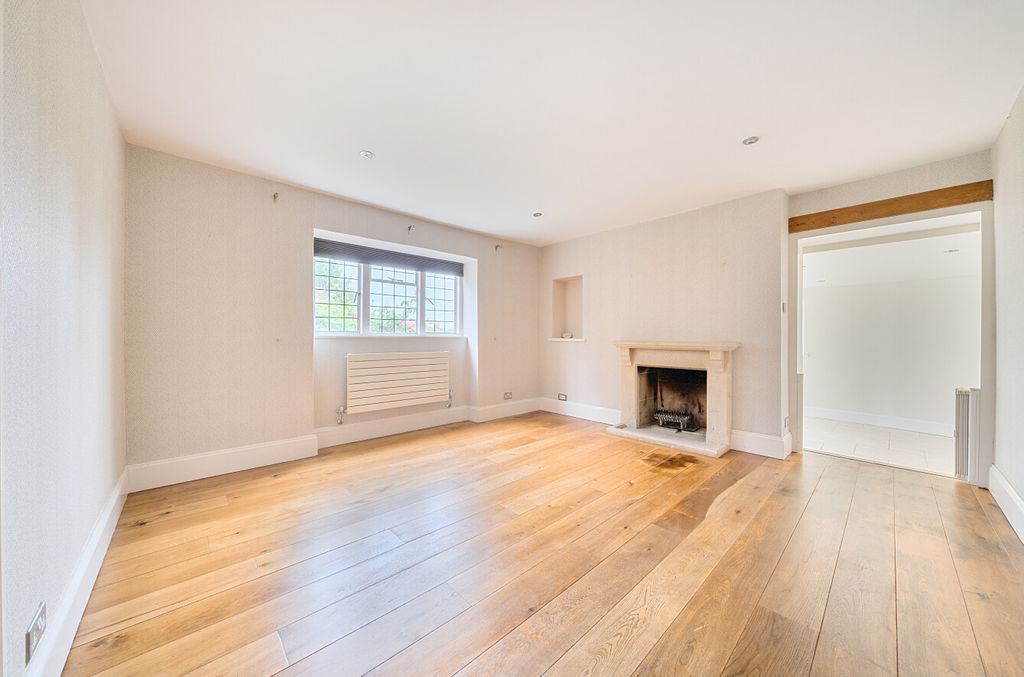 Property photo 2 of 25 130071517683608A0De11B
