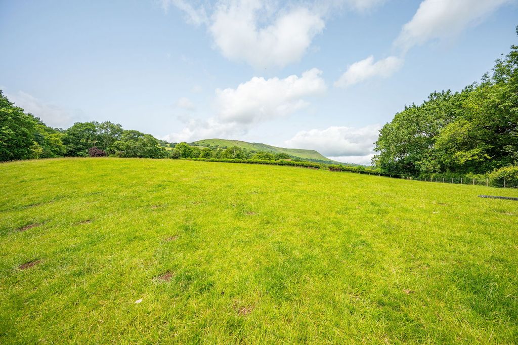 Property photo 3 of 68