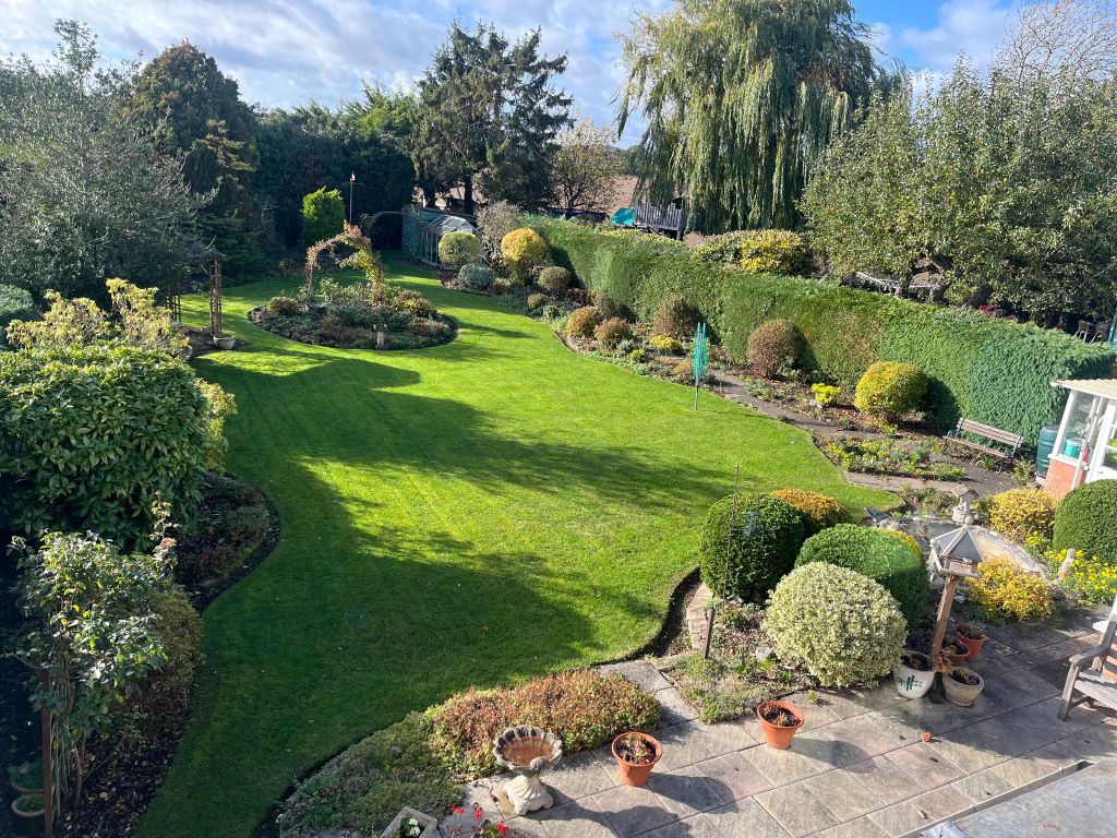 Property photo 3 of 34 Photograph 6