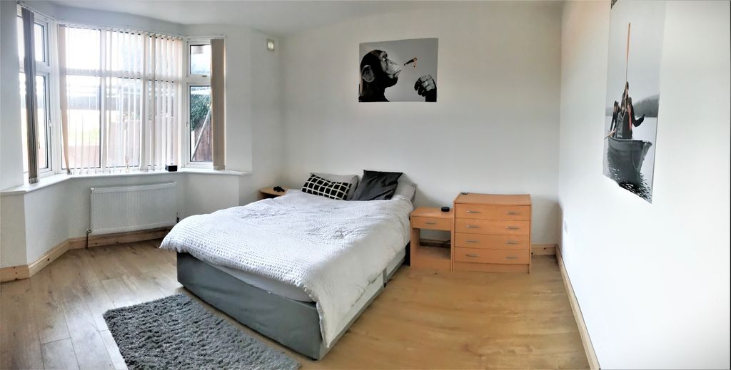 Property photo 1 of 9 Spacious Double Bedroom Featuring Large Windows Th...