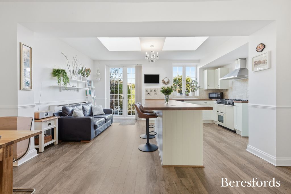 Property photo 2 of 26 Picture No. 11