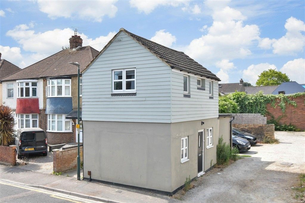 Property photo 1 of 8 External (Web)