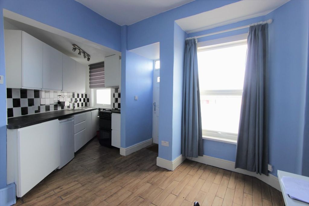 Property photo 1 of 10 2. Kitchen .Jpg