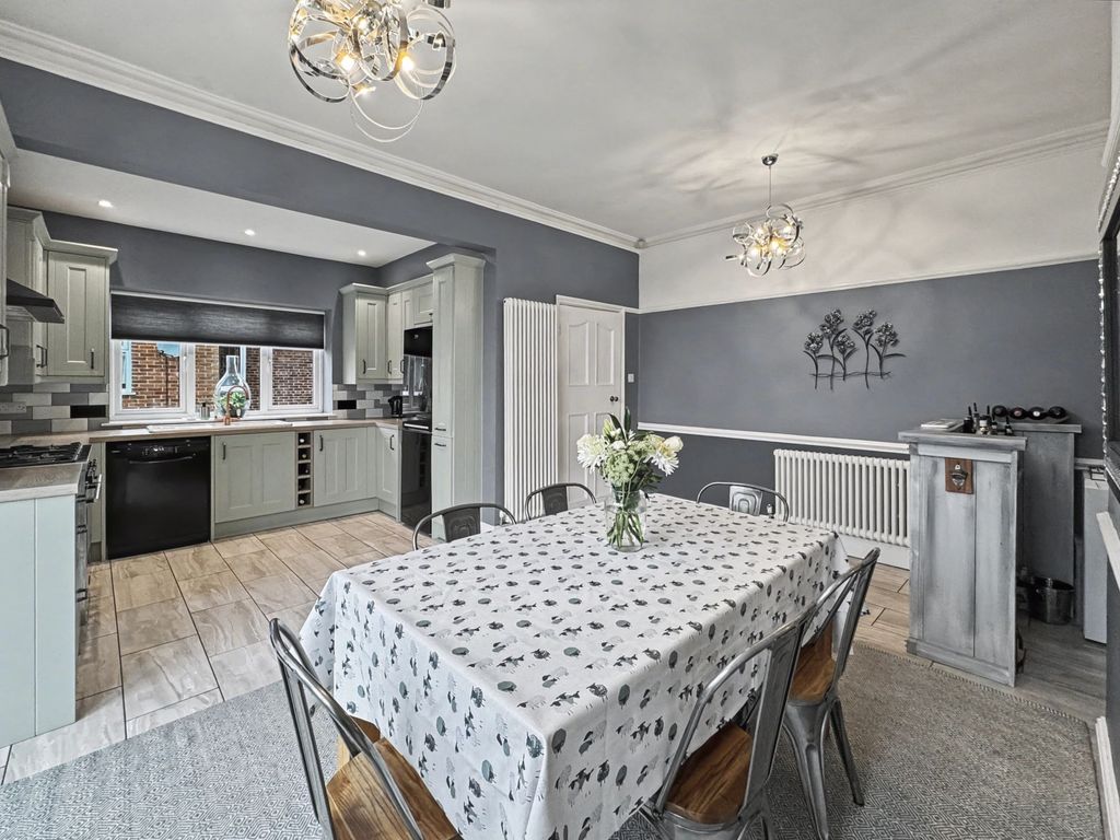 Property photo 3 of 36