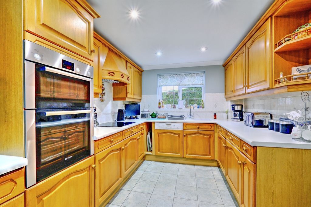 Property photo 3 of 20