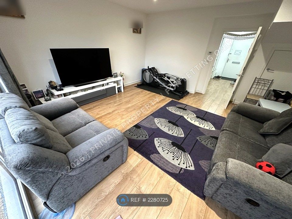 Property photo 1 of 17 Living Room