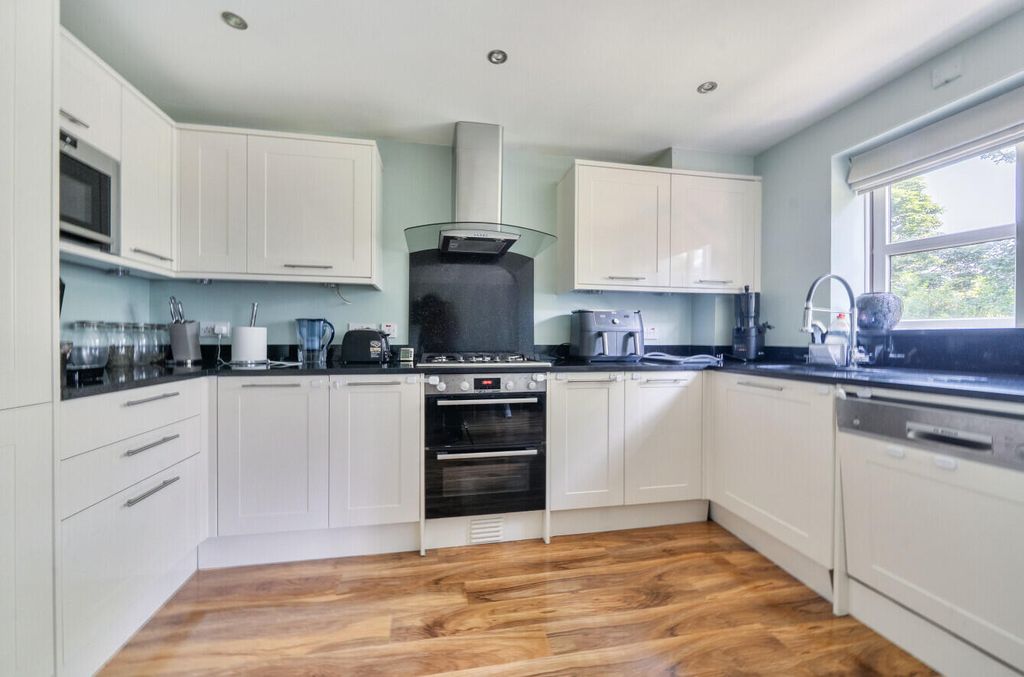 Property photo 3 of 13 Kitchen