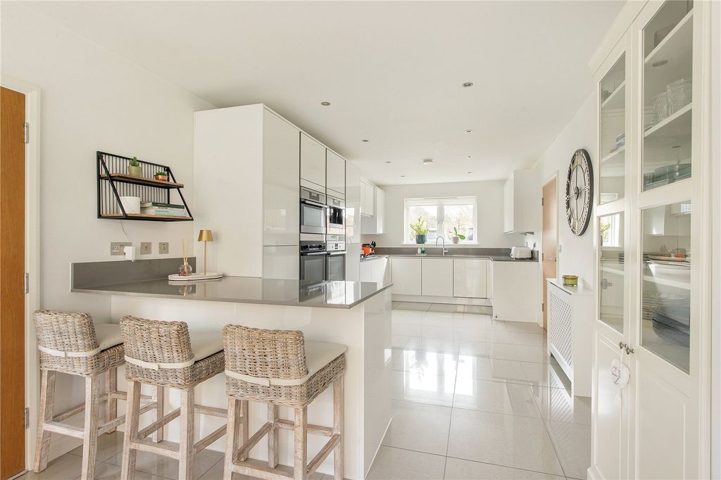 Property photo 2 of 18 Kitchen