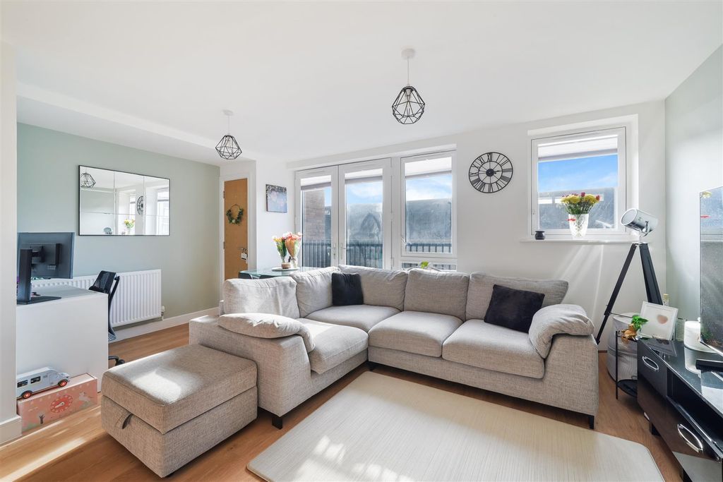 Property photo 1 of 12 Thanet Court (10).Jpg