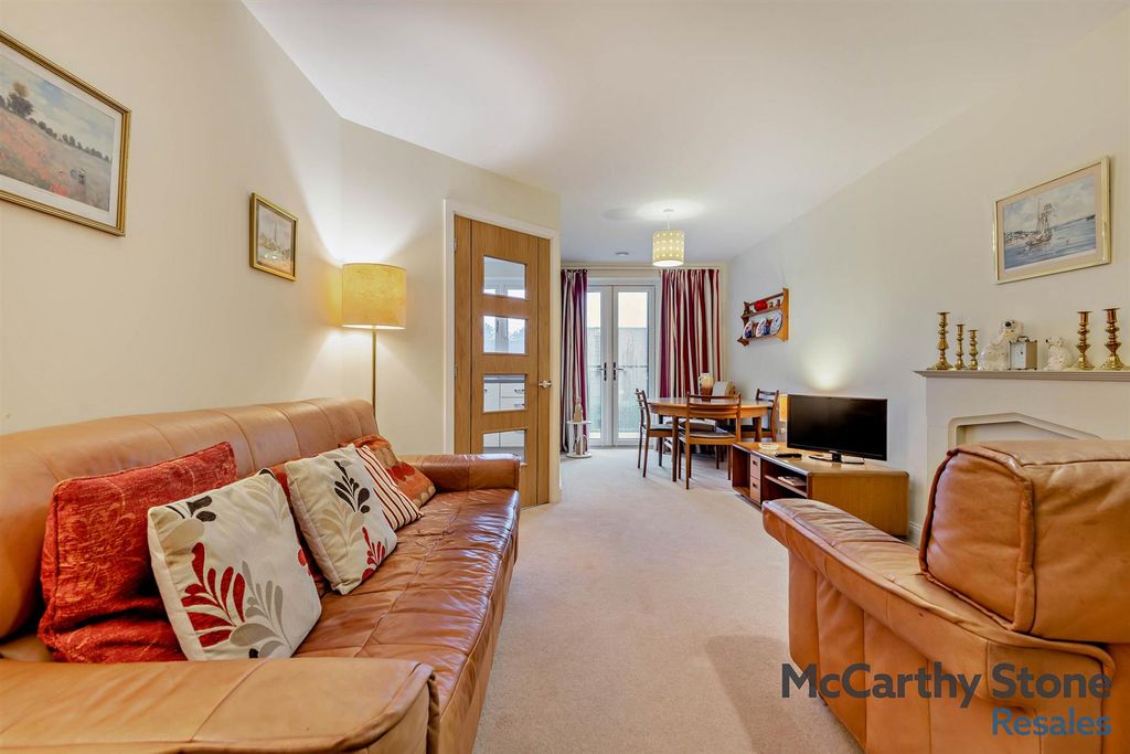 Property photo 2 of 42 8665422-Interior08-800.Jpg