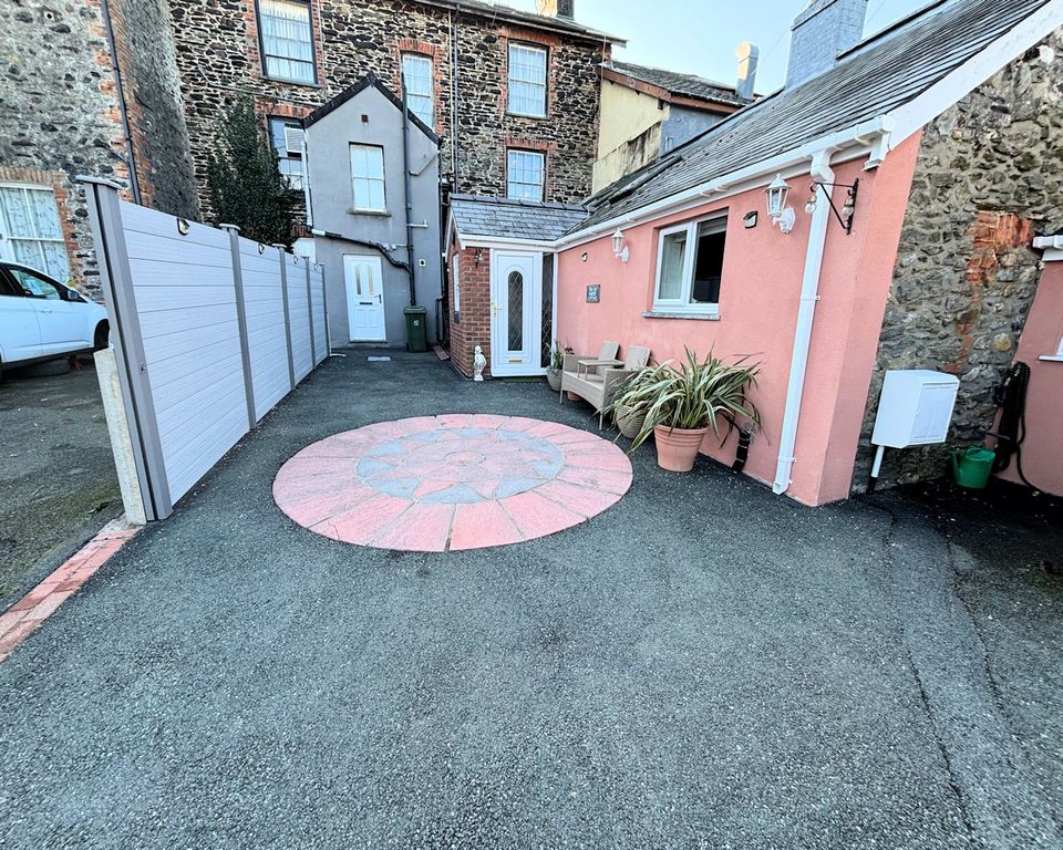 Property photo 2 of 19