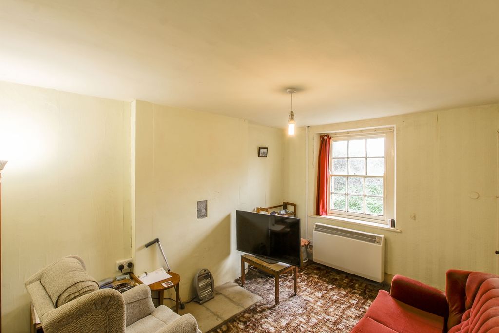 Property photo 3 of 17 Living Room