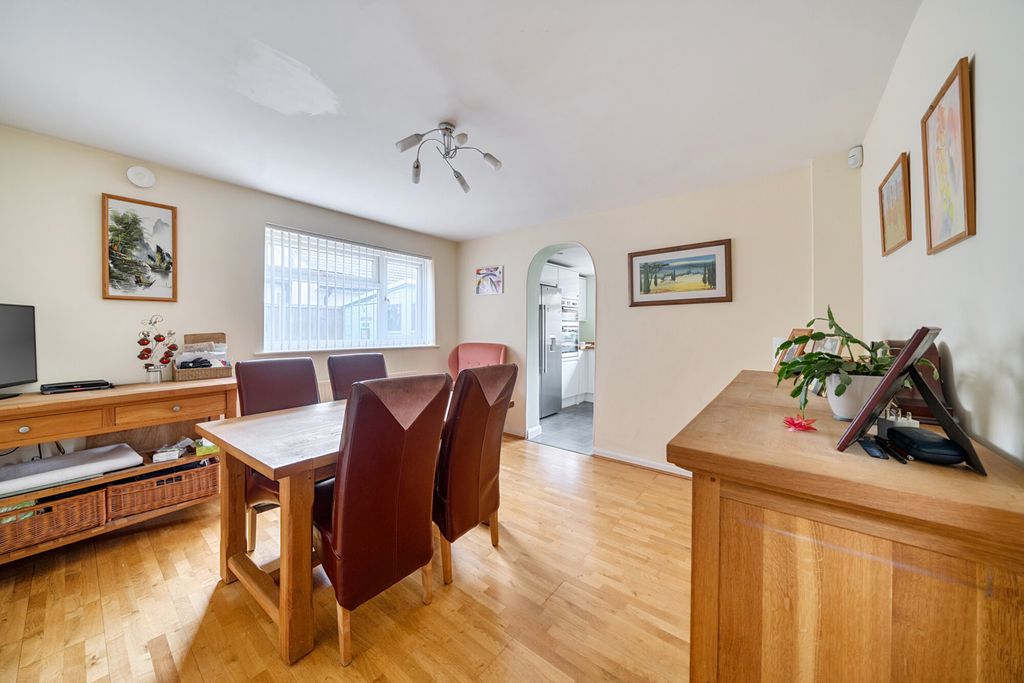 Property photo 3 of 21 1380475-8-6913658...