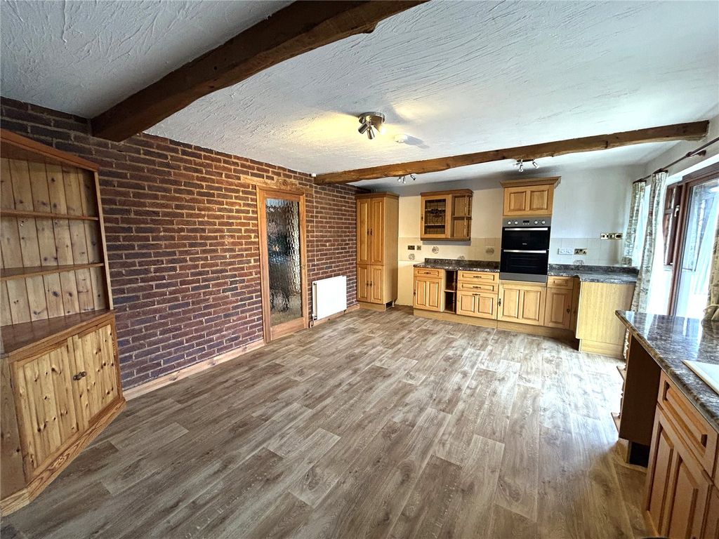 Property photo 3 of 31 Kitchen